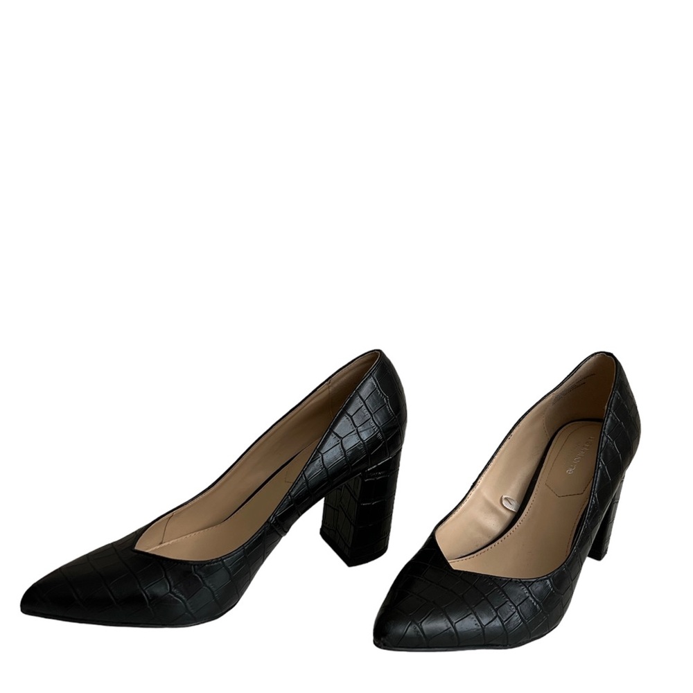 Liz Claiborne Womens Haslett
Slip-on V -cut Pointed Toe Block Heel Pumps